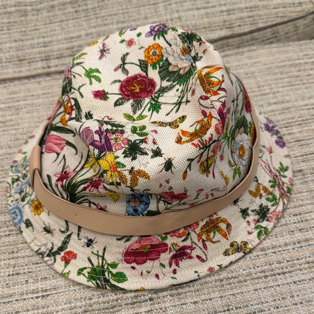 Gucci White Floral Print Bucket Hat with Beige Leather Trim - Picture 13 of 14